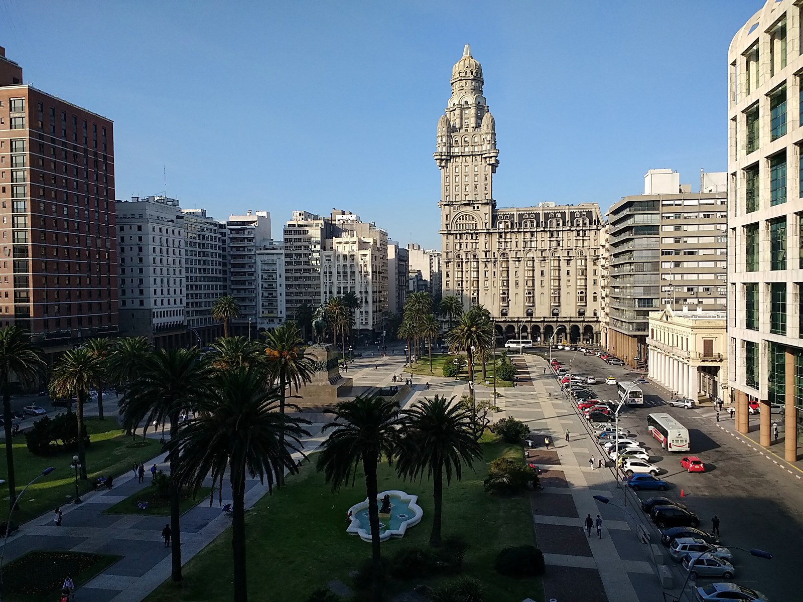 Imagen de referencia de Uruguay esencial